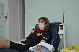 В Национальный день донора сотрудники Сызранского ЛО МВД России на транспорте совместно с Общественным советом приняли участие в добровольной сдаче крови. в национальный день донора сотрудники сызранского ло мвд россии на транспорте совместно с общественным советом приняли участие в добровольной сдаче крови.