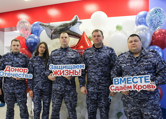 доноры своего отечества : в преддверии праздника сотрудники росгвардии сдали кровь.